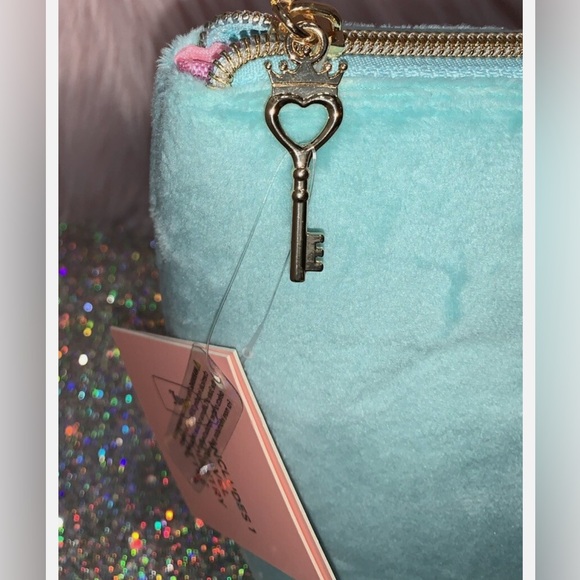 Juicy Couture Makeup Bag Velour NWT - Picture 4 of 7